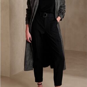 ❤️ BANANA REPUBLIC HIGH RISE SLIM REFINED CARGO PANTS IN BLACK, 12P (31 PETITE)